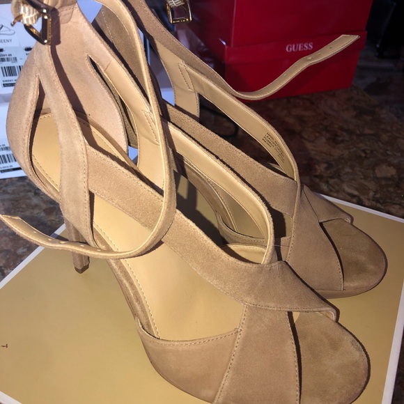 Michael Kors tan heels size 8m - Picture 2 of 5